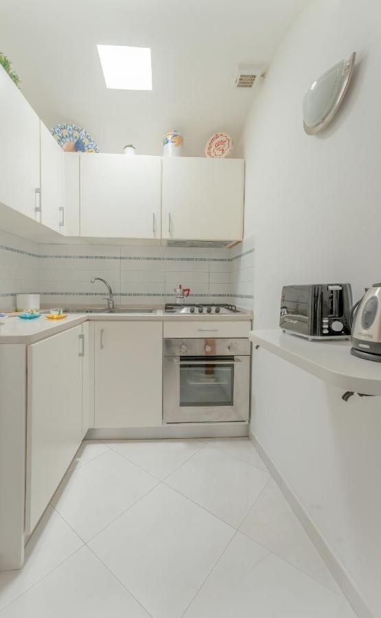Suite Posterus 5 กาปรี ภายนอก รูปภาพ